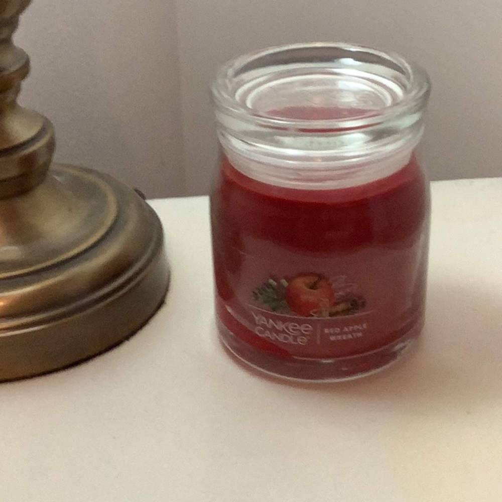 Yankee Candle Red Apple Wreath 2-wick Candle with Glass Lid, 13 oz.